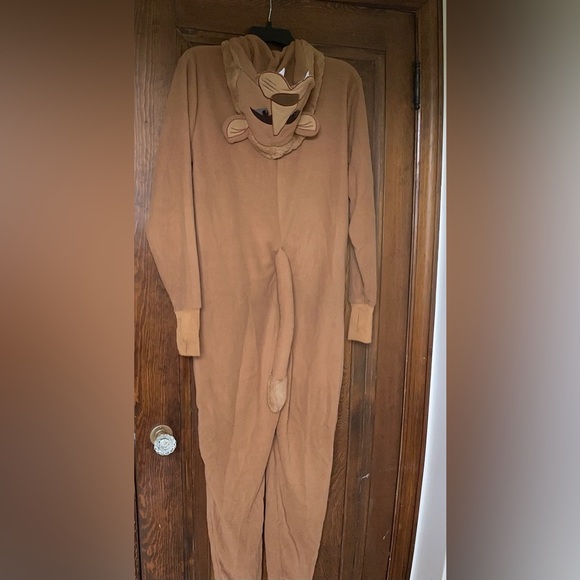 Excellent condition women’s small lion costume for Halloween.🎃 only wore once - Picture 3 of 5